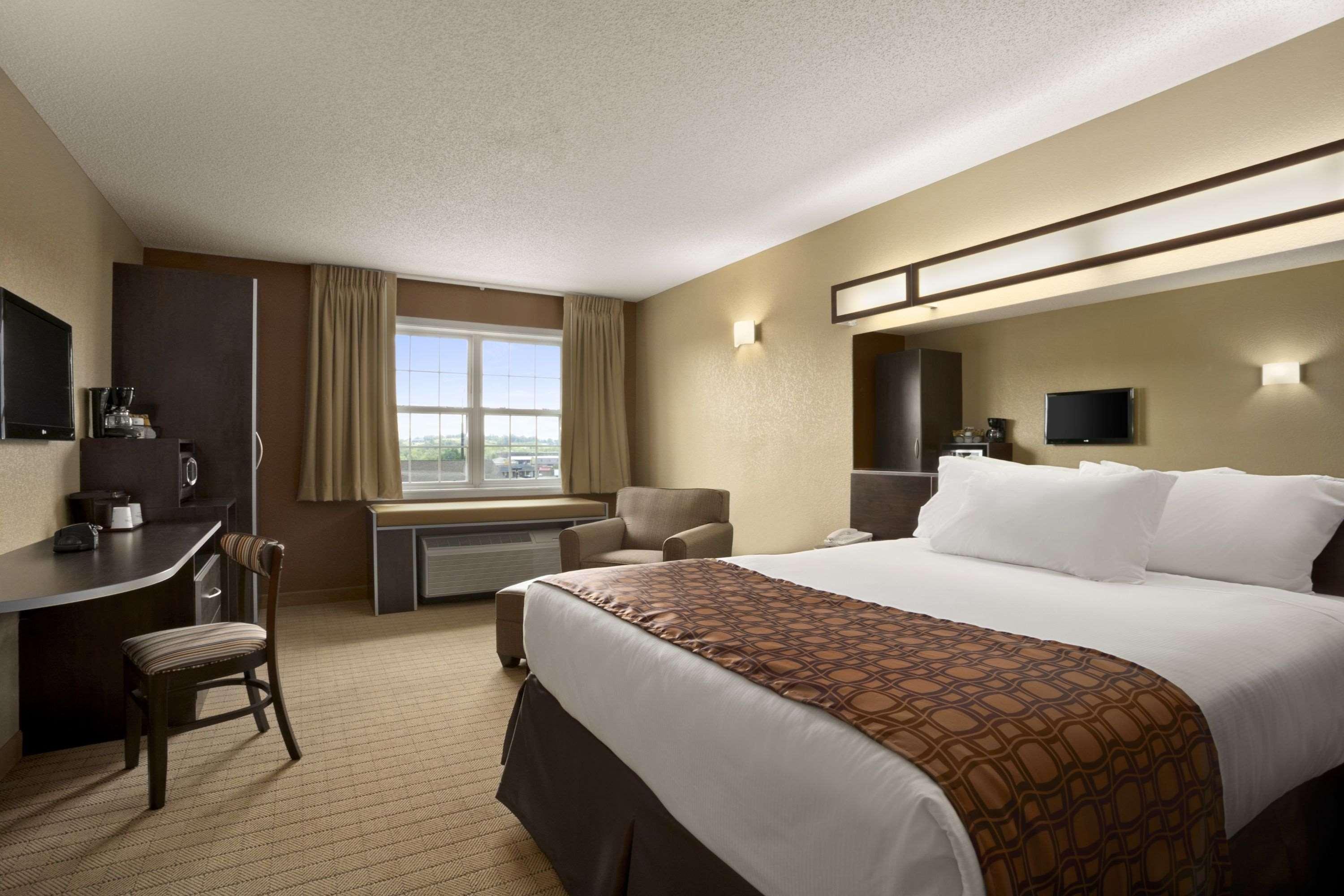 Microtel Inn & Suites By Wyndham Mineral Wells/Parkersburg Экстерьер фото