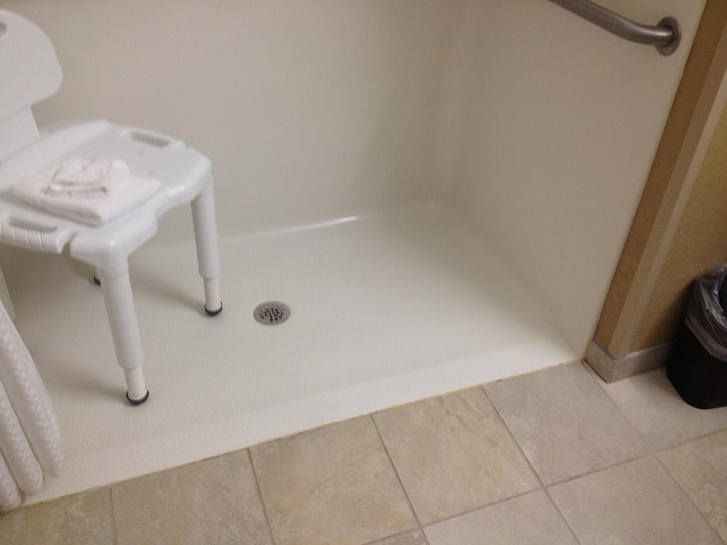 Microtel Inn & Suites By Wyndham Mineral Wells/Parkersburg Экстерьер фото