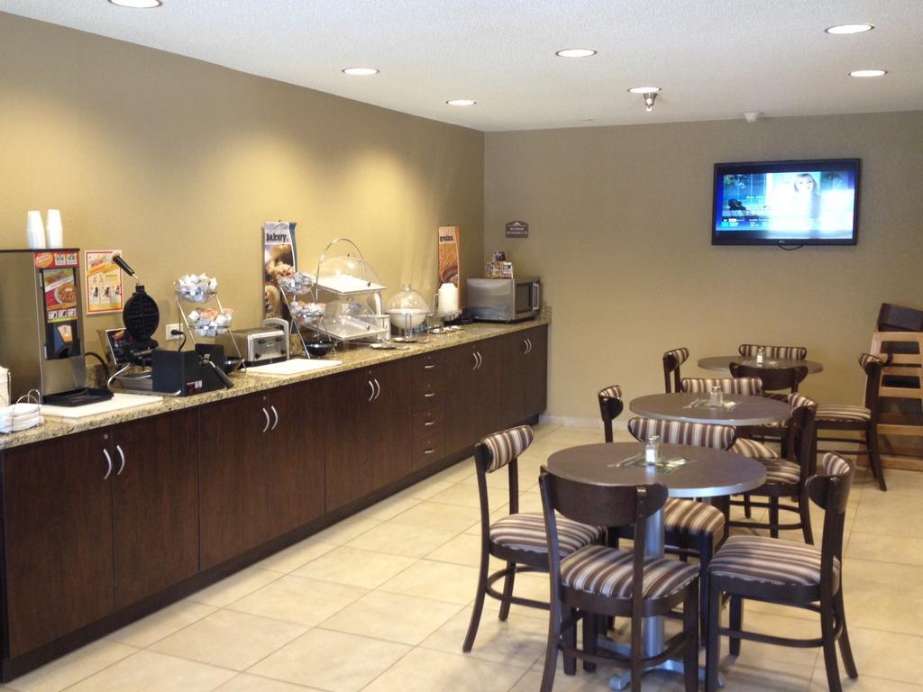 Microtel Inn & Suites By Wyndham Mineral Wells/Parkersburg Экстерьер фото