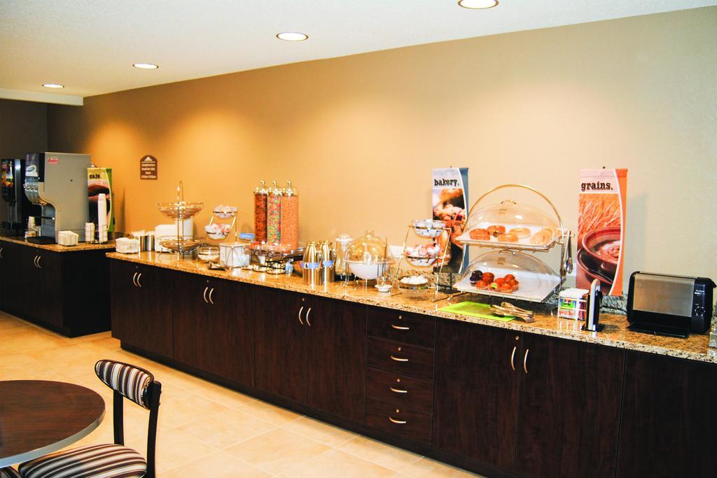 Microtel Inn & Suites By Wyndham Mineral Wells/Parkersburg Экстерьер фото