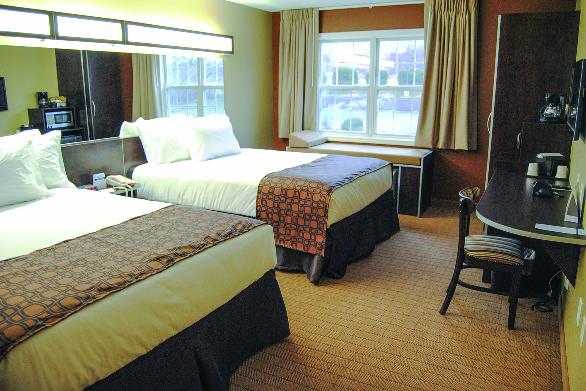Microtel Inn & Suites By Wyndham Mineral Wells/Parkersburg Экстерьер фото
